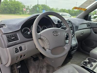 2005 Toyota Sienna LE 7 Passenger   - Photo 14 - Garland, TX 75042