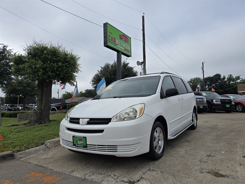 2005 Toyota Sienna LE 7 Passenger - Photo 1 - Garland, TX 75042