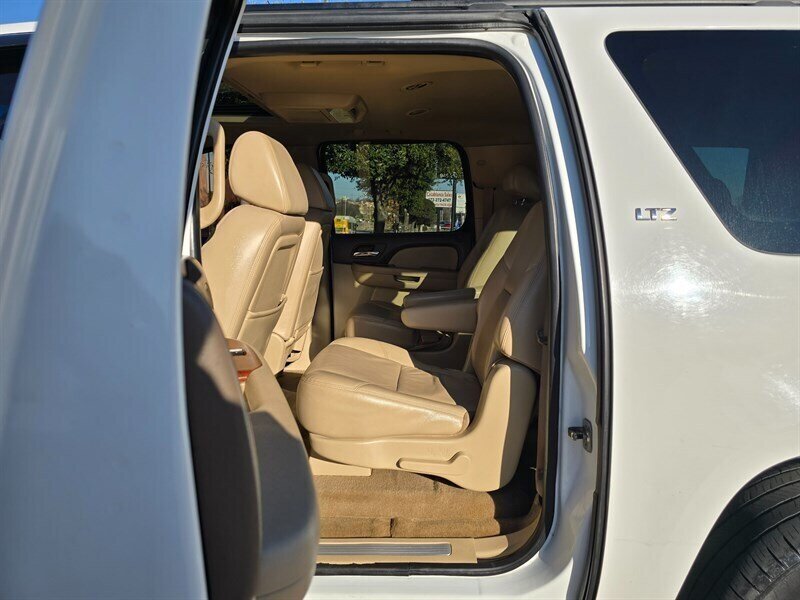 2009 Chevrolet Suburban LTZ 1500 - Photo 19 - Garland, TX 75042