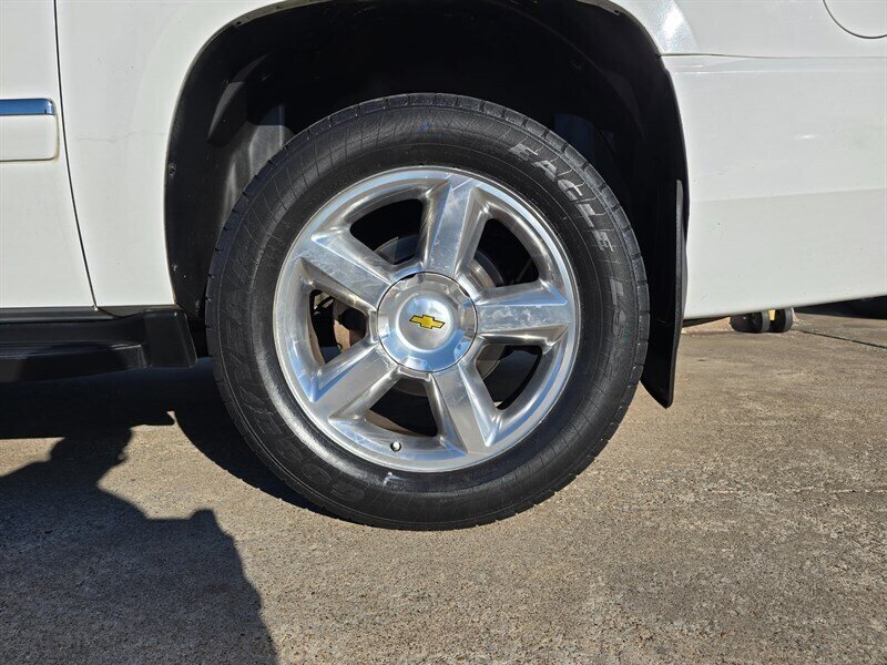 2009 Chevrolet Suburban LTZ 1500 - Photo 6 - Garland, TX 75042