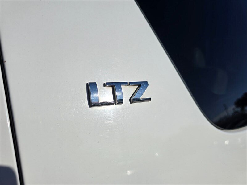 2009 Chevrolet Suburban LTZ 1500 - Photo 5 - Garland, TX 75042