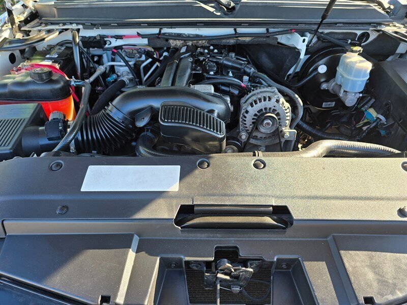 2009 Chevrolet Suburban LTZ 1500 - Photo 15 - Garland, TX 75042