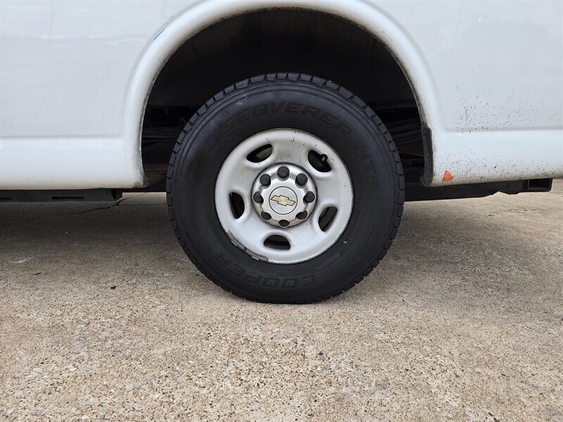 2013 Chevrolet Express 2500 - Photo 4 - Garland, TX 75042