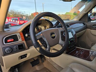 2013 Chevrolet Avalanche LTZ Black Diamond   - Photo 16 - Garland, TX 75042