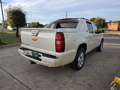 2013 Chevrolet Avalanche LTZ Black Diamond   - Photo 9 - Garland, TX 75042