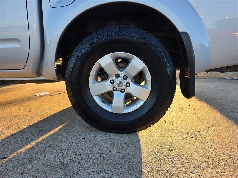 2012 Nissan Frontier SV V6 - Photo 4 - Garland, TX 75042