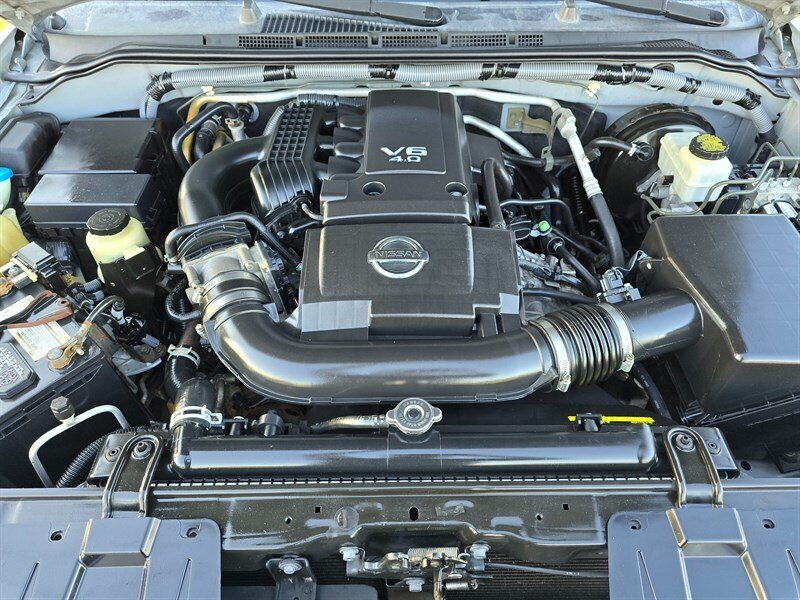 2012 Nissan Frontier SV V6 - Photo 13 - Garland, TX 75042