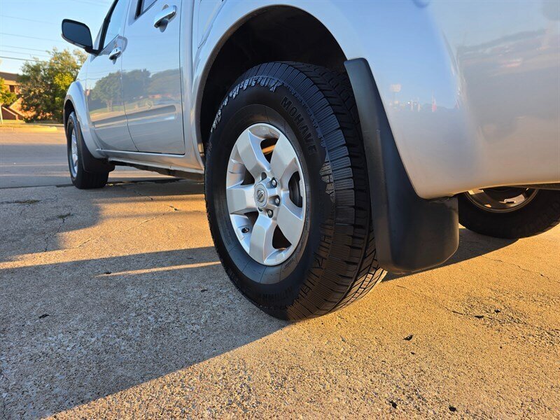 2012 Nissan Frontier SV V6 - Photo 5 - Garland, TX 75042