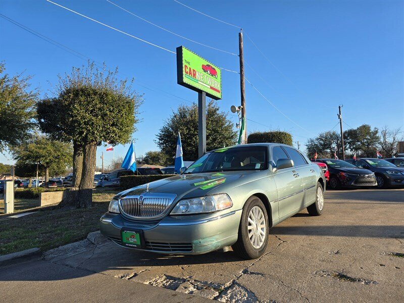 2004 Lincoln Town Car Signature   - Photo 1 - Garland, TX 75042