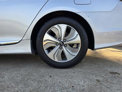 2015 Hyundai SONATA Hybrid Limited   - Photo 5 - Garland, TX 75042