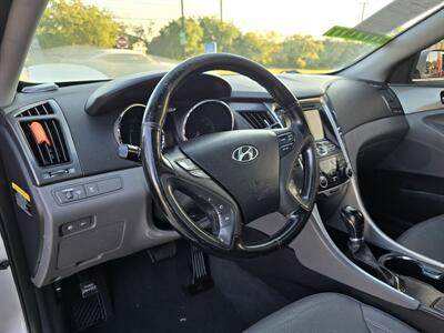 2015 Hyundai SONATA Hybrid Limited   - Photo 15 - Garland, TX 75042