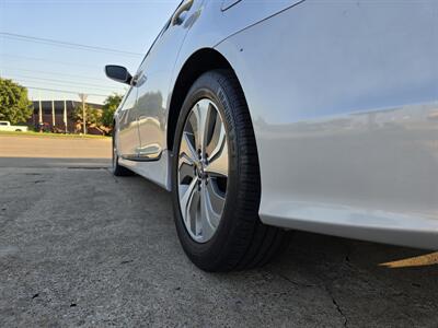 2015 Hyundai SONATA Hybrid Limited   - Photo 6 - Garland, TX 75042