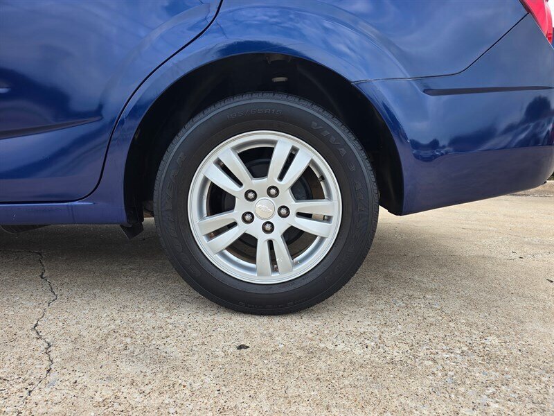 2014 Chevrolet Sonic LT Auto - Photo 4 - Garland, TX 75042