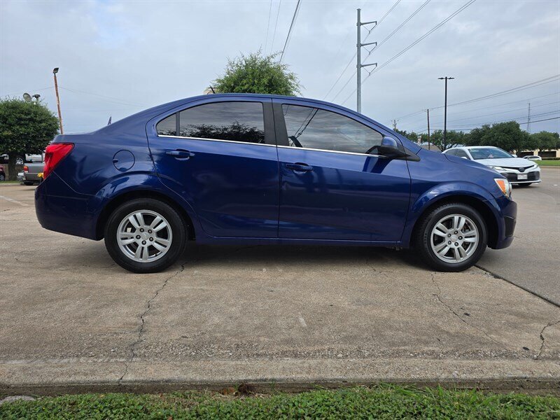 2014 Chevrolet Sonic LT Auto - Photo 10 - Garland, TX 75042
