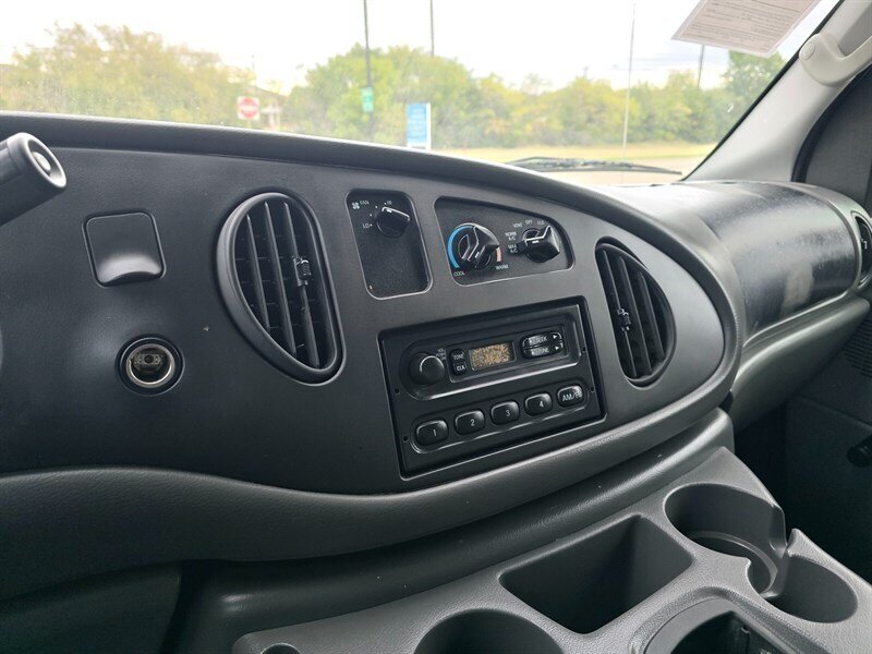 2003 Ford E-Series Van E-350 SD - Photo 16 - Garland, TX 75042