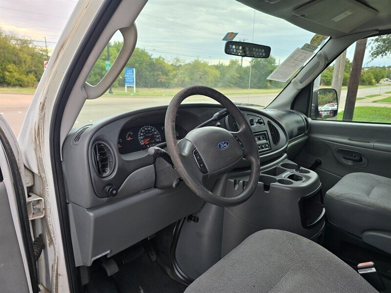 2003 Ford E-Series Van E-350 SD - Photo 15 - Garland, TX 75042
