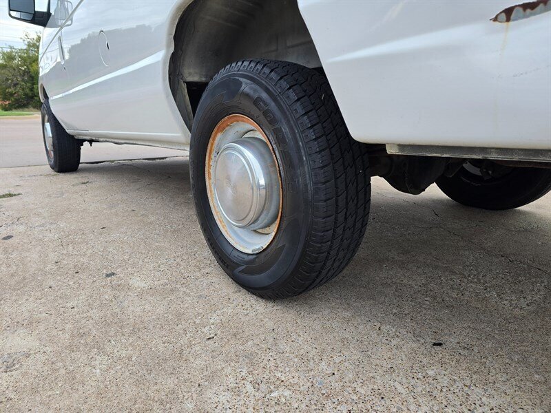 2003 Ford E-Series Van E-350 SD - Photo 5 - Garland, TX 75042