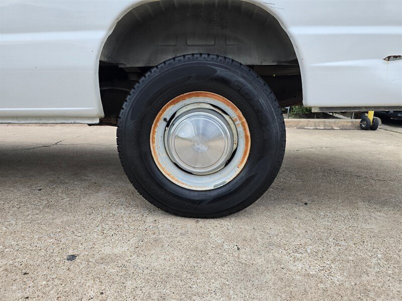 2003 Ford E-Series Van E-350 SD - Photo 4 - Garland, TX 75042