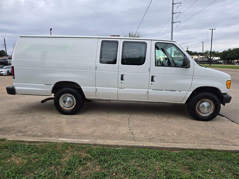 2003 Ford E-Series Van E-350 SD - Photo 10 - Garland, TX 75042