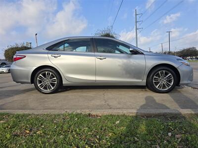 2016 Toyota Camry SE   - Photo 10 - Garland, TX 75042