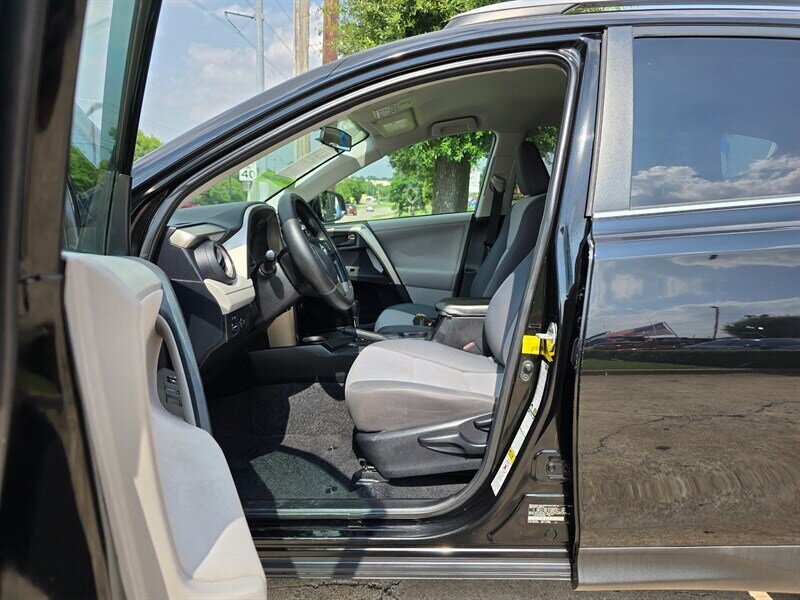 2013 Toyota RAV4 LE - Photo 15 - Garland, TX 75042