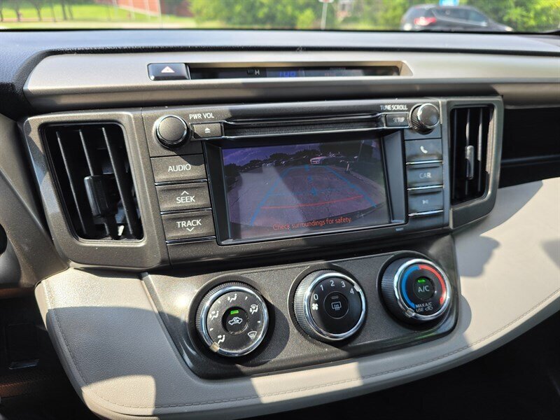 2013 Toyota RAV4 LE - Photo 18 - Garland, TX 75042