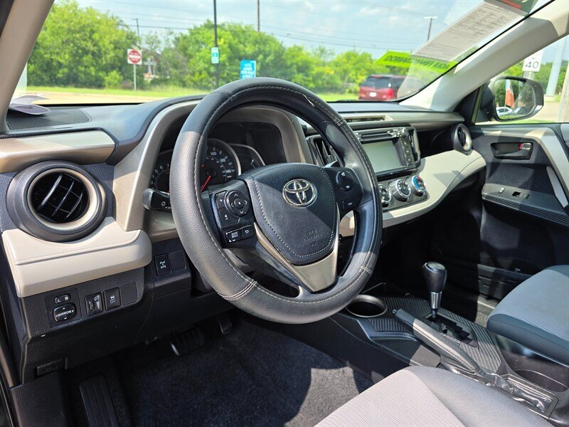 2013 Toyota RAV4 LE - Photo 14 - Garland, TX 75042
