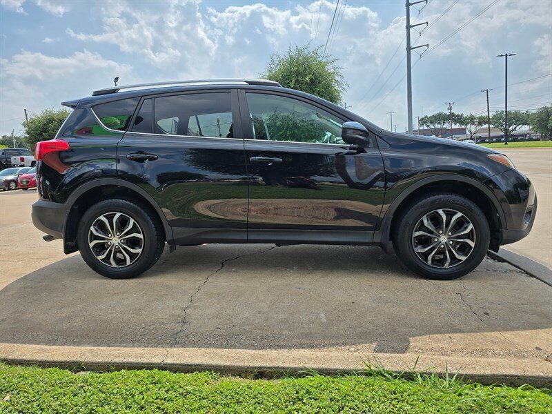 2013 Toyota RAV4 LE - Photo 10 - Garland, TX 75042