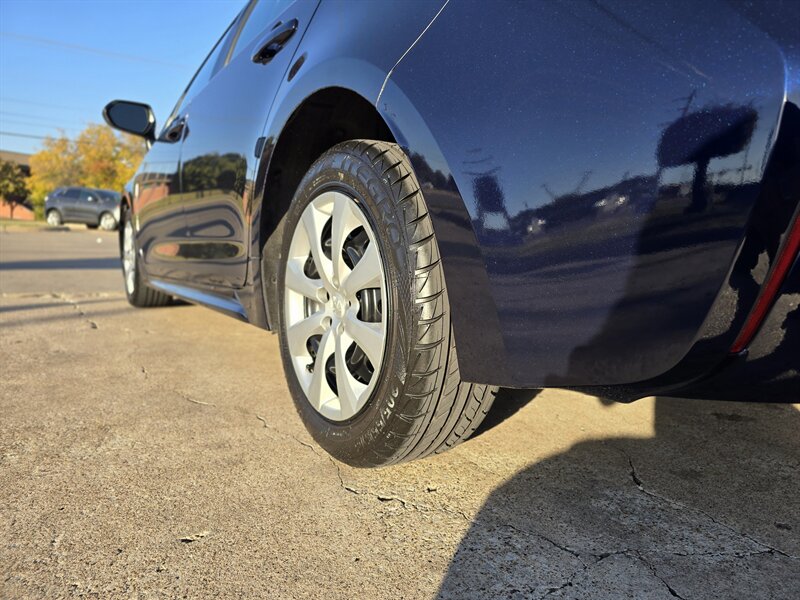 2024 Toyota Corolla LE - Photo 5 - Garland, TX 75042