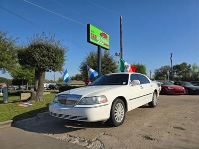 2005 Lincoln Town Car Signature Sedan