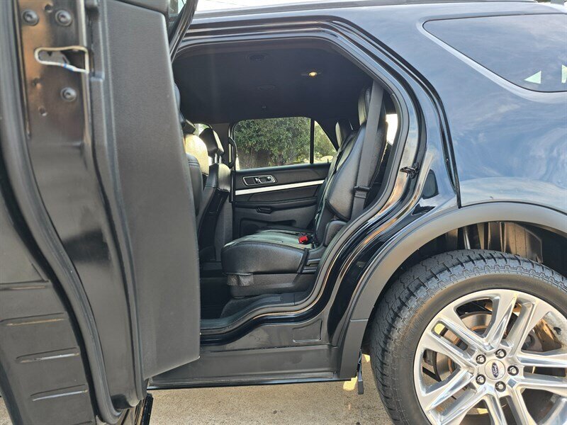 2016 Ford Explorer XLT - Photo 19 - Garland, TX 75042