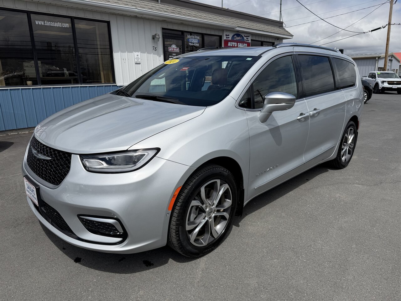 2024 Chrysler Pacifica Pinnacle AWD's photo
