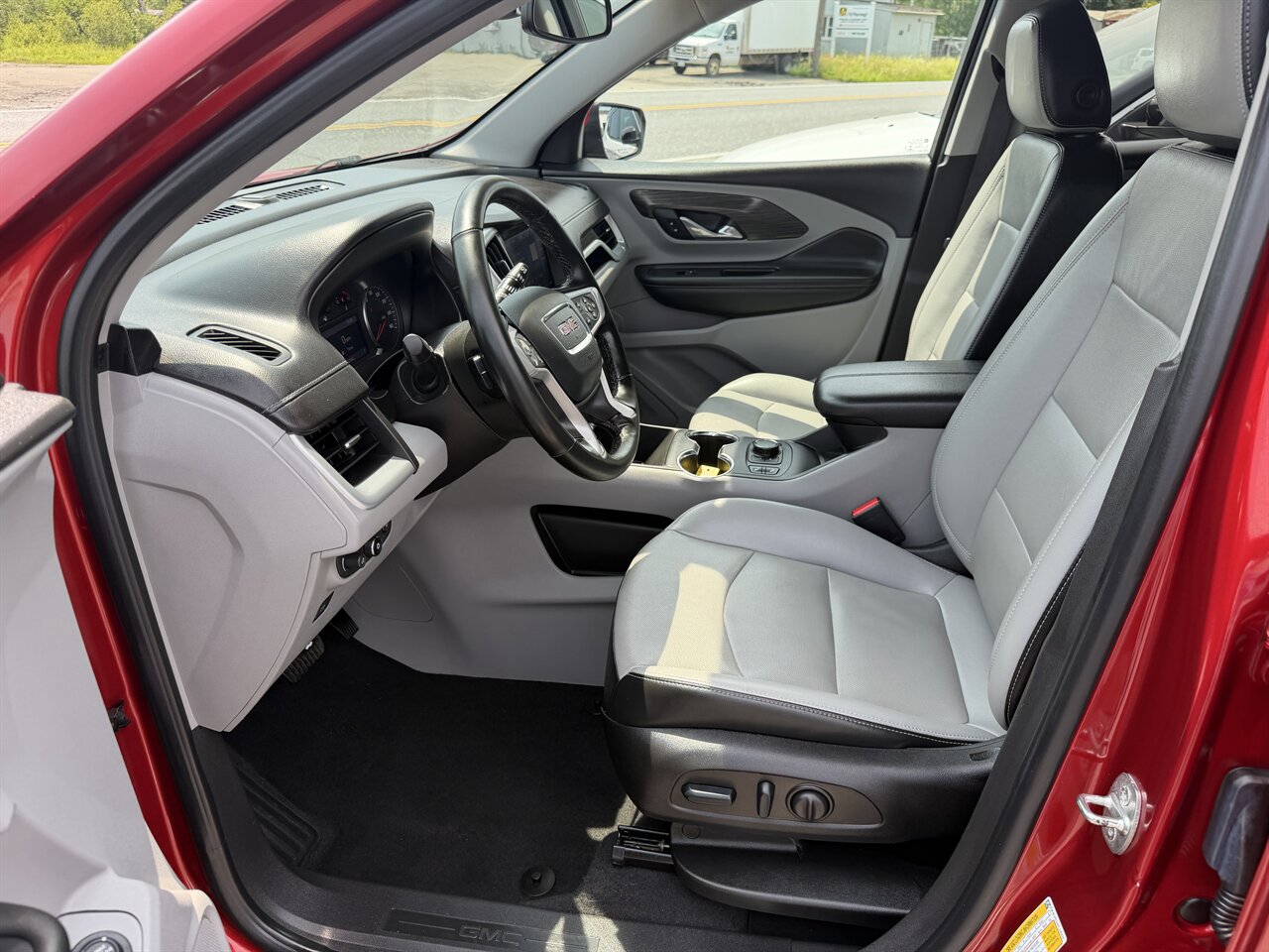 2023 GMC Terrain SLT - Photo 8