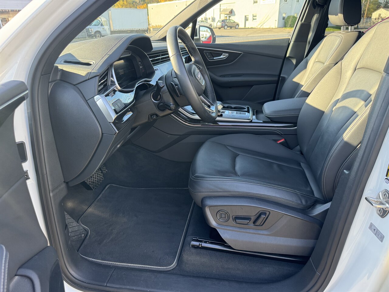 2025 Audi Q7 Premium Plus - Photo 8