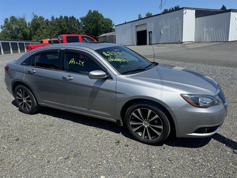 2013 Chrysler 200 Touring  