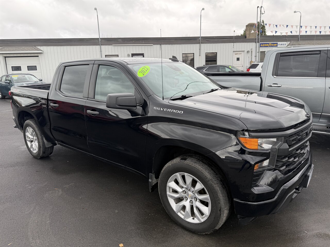 2022 Chevrolet Silverado 1500 Custom photo 2