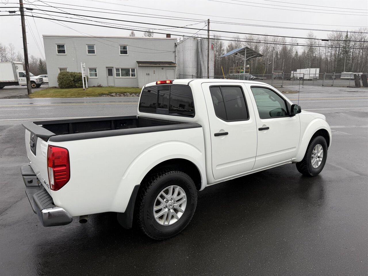 2017 Nissan Frontier SV photo 3
