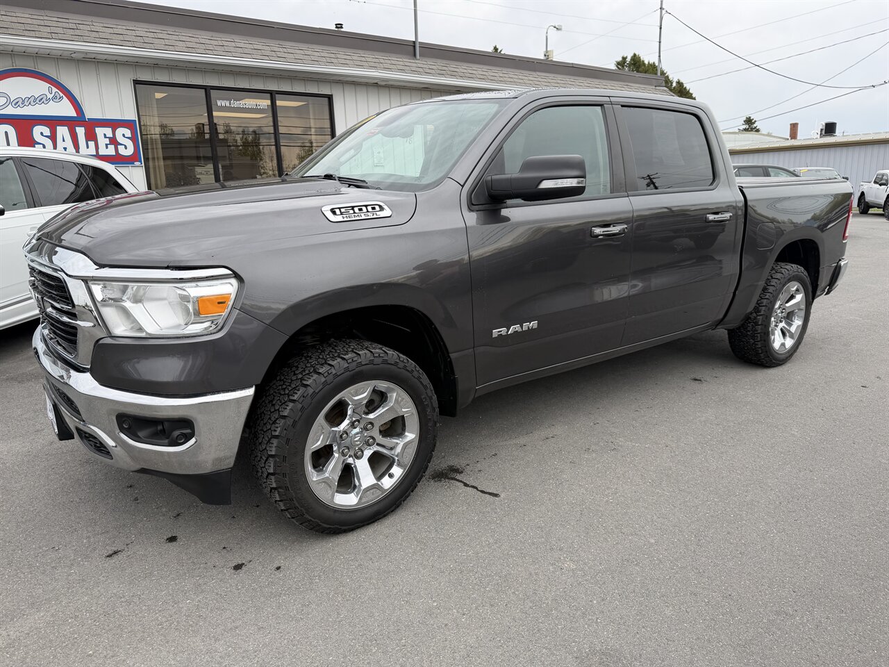 2019 RAM 1500 Big Horn/Lone Star 4x4 Crew Cab 5'7's photo