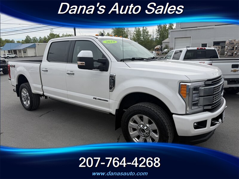 White Platinum Metallic Tri-Coat 2019 Ford F-250 Super Duty Platinum Crew Cab 4WD Pickup Truck Four-Wheel Drive 6-Speed Automatic