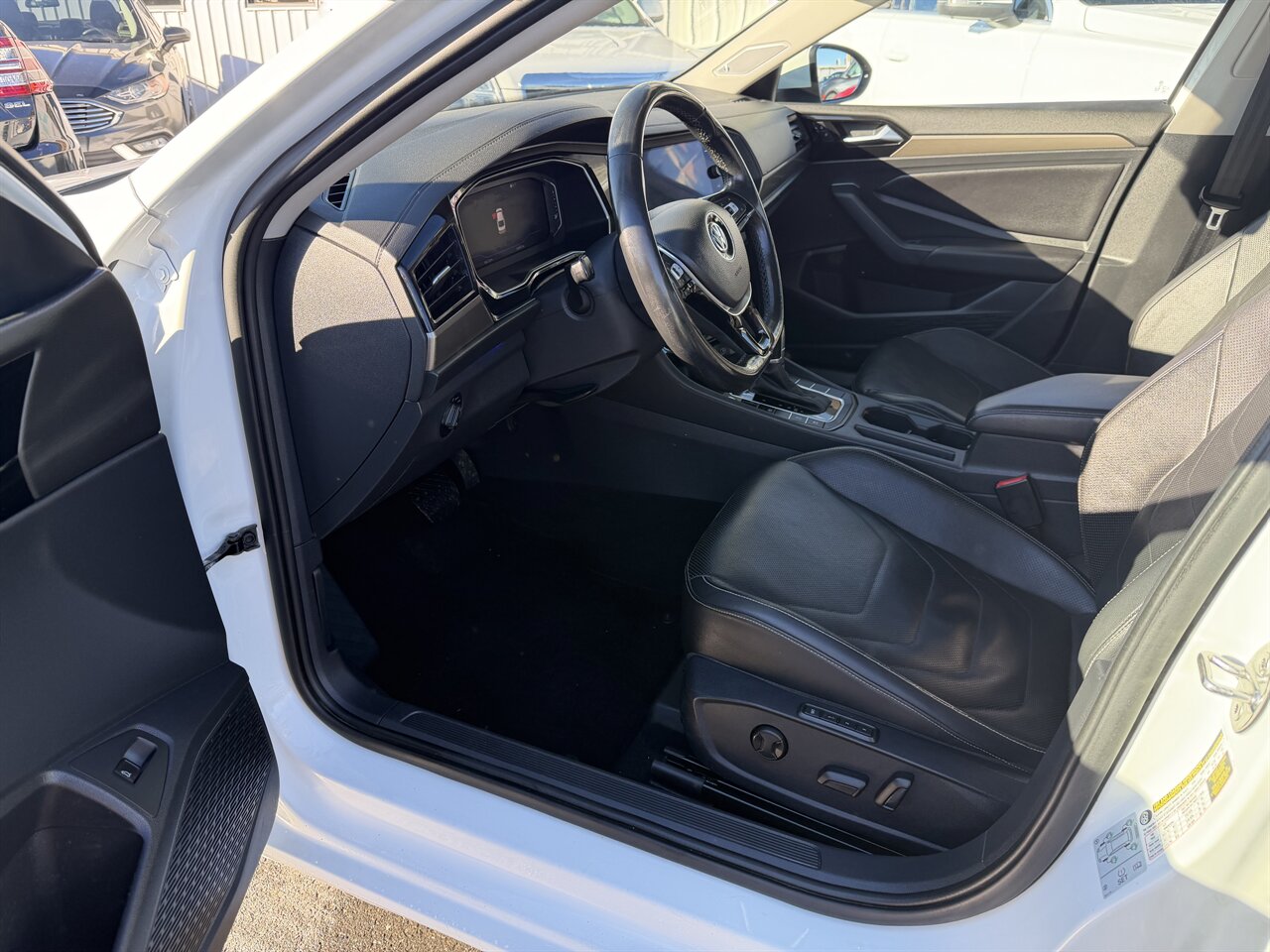 2019 Volkswagen Jetta SEL Premium photo 4