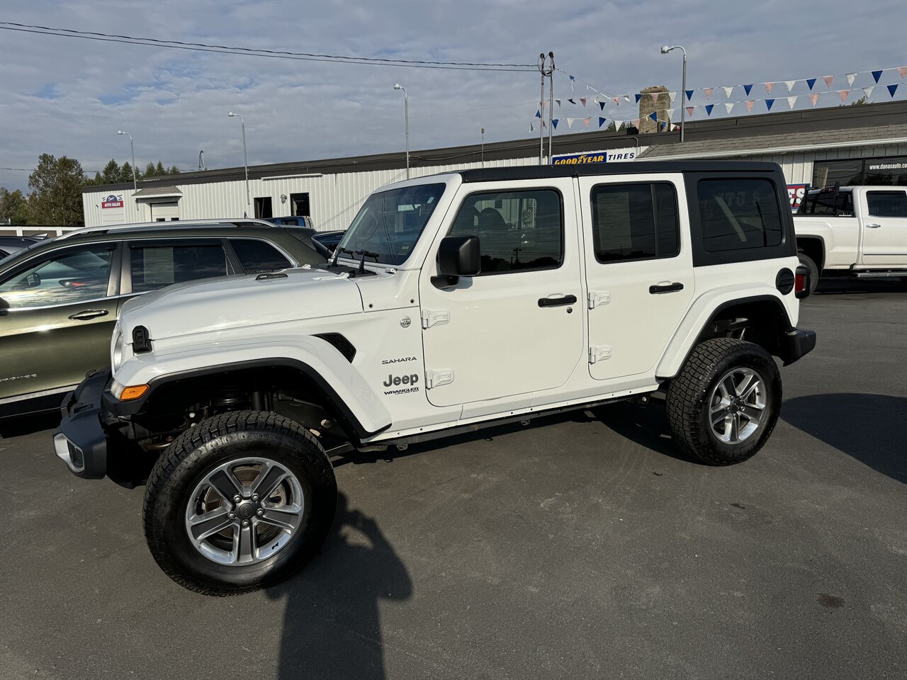 2020 Jeep Wrangler Unlimited Sahara Altitude photo 3