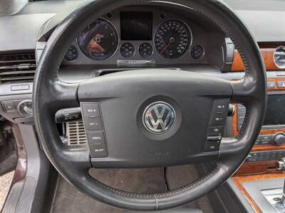 2004 Volkswagen Phaeton V8   - Photo 11 - Lakewood, CO 80214-5221