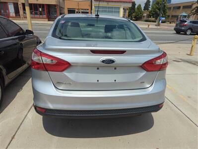 2012 Ford Focus SE   - Photo 5 - Lakewood, CO 80214-5221