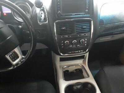 2015 Dodge Grand Caravan SXT   - Photo 3 - Milwaukee, WI 53223