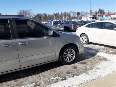 2016 Dodge Grand Caravan SXT   - Photo 7 - Milwaukee, WI 53223