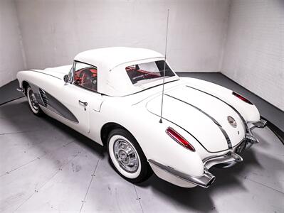 1958 Chevrolet Corvette TWO DOOR CONERTIBLE, FRONT ENGINE, MANUAL, RWD   - Photo 13 - Lemoyne, QC J4R 1P7