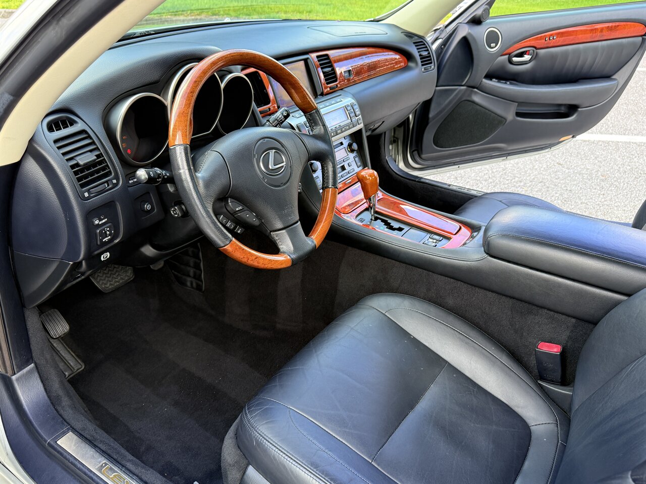 2002 Lexus SC 430   - Photo 8 - West Palm Beach, FL 33409
