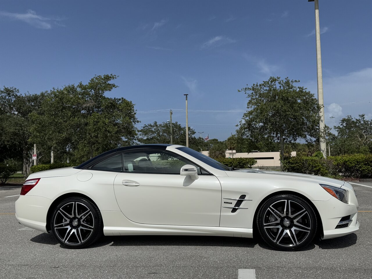 2015 Mercedes-Benz SL 550 White Arrow   - Photo 34 - West Palm Beach, FL 33409