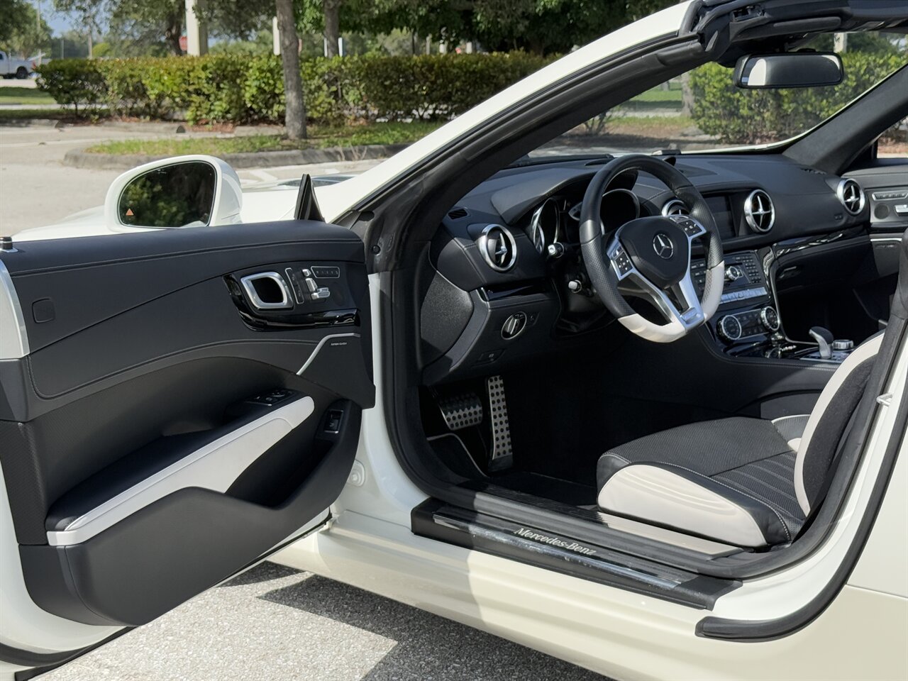 2015 Mercedes-Benz SL 550 White Arrow   - Photo 10 - West Palm Beach, FL 33409