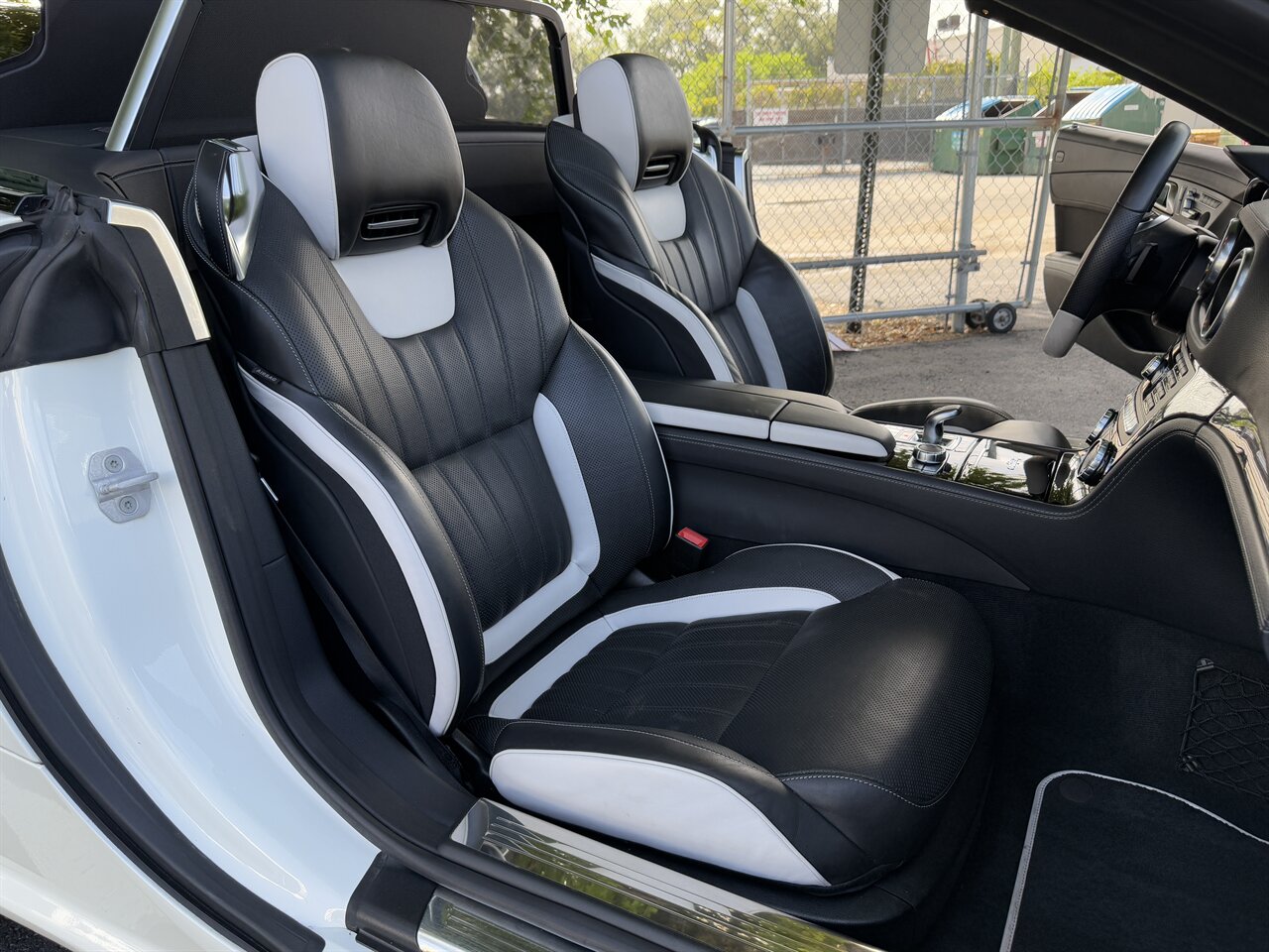 2015 Mercedes-Benz SL 550 White Arrow   - Photo 23 - West Palm Beach, FL 33409